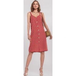Czerwona Sukienka Bedance. Czerwone sukienki damskie other, s, bez wzorów, bez kołnierzyka, bez rękawów, midi. Za 44,99 zł.