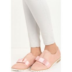 Różowe Półbuty Exquisite. Różowe półbuty damskie Born2be, bez wzorów, ze skóry, z okrągłym noskiem, na niskim obcasie, bez zapięcia. Za 59,99 zł.