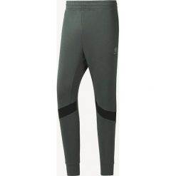 Reebok Spodnie dresowe Zielony. Zielone spodnie męskie Reebok, xxl, bez wzorów, z bawełny. Za 257,95 zł.