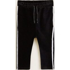 Mango Kids - Spodnie dziecięce Alec 80-104 cm. Czarne spodnie chłopięce marki Mango Kids, bez wzorów, z elastanu, casualowe. W wyprzedaży za 49,90 zł.