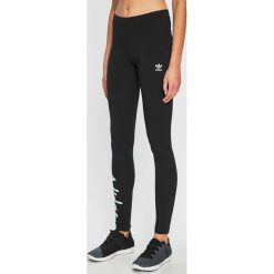 Adidas Originals - Legginsy. Czarne legginsy damskie marki adidas Originals, s, z nadrukiem, z elastanu. Za 149,90 zł.