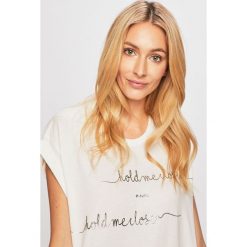 Pinko - T-shirt. Szare t-shirty damskie Pinko, s, z nadrukiem, z bawełny, z okrągłym kołnierzem. W wyprzedaży za 239,90 zł.