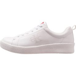 Calvin Klein Jeans GERALD Sneakersy niskie white. Białe trampki męskie Calvin Klein Jeans, bez zapięcia. Za 669,00 zł.