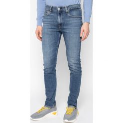 Jeansy Slim Fit Calvin Klein Jeans J30J314616. Niebieskie jeansy męskie Calvin Klein Jeans, m, bez wzorów, z elastanu. Za 449,00 zł.