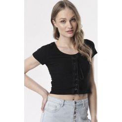 Czarna Bluzka Muriefa. Czarne bluzki damskie Born2be, s, bez wzorów, bez kołnierzyka, bez rękawów. W wyprzedaży za 39,99 zł.