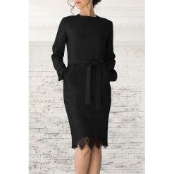Sukienka LAZIRA BLACK. Czarne sukienki damskie Sukienka LAZIRA BLACK, s, bez wzorów, eleganckie, bez kołnierzyka, bez rękawów, długie. W wyprzedaży za 79,00 zł.