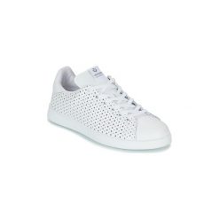 Buty Victoria DEPORTIVO PIEL PERFORADO. Białe trampki i tenisówki damskie Victoria, bez wzorów, bez zapięcia. Za 299,00 zł.