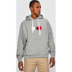 Tommy Hilfiger - Bluza Lewis Hamilton. Szare bluzy męskie TOMMY HILFIGER, xl, z nadrukiem, z bawełny, z kapturem, bez rękawów, z kapturem. W wyprzedaży za 499,90 zł.