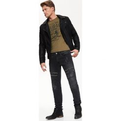 Spodnie męskie denimowe z suwakami. Czarne spodnie męskie Top Secret, na co dzień, na zimę, m, bez wzorów, z jeansu, eleganckie. W wyprzedaży za 59,99 zł.