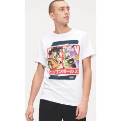 Koszulka Dragon Ball z krótkim rękawem - Biały. Białe koszulki męskie Cropp, s, bez wzorów, bez kołnierzyka, z krótkim rękawem, krótkie. Za 59,99 zł.