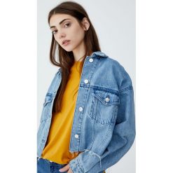 Luźna koszulka basic. Niebieskie t-shirty damskie marki Pull&Bear. Za 39,90 zł.