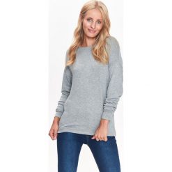 Cienki sweter z zakładką na plecach. Szare swetry damskie Top Secret, na zimę, bez wzorów, z dzianiny, bez rękawów, bez kaptura. W wyprzedaży za 39,99 zł.