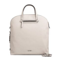 Calvin Klein Torebka damska Large Dome Tote Bag White. Białe torebki klasyczne damskie Calvin Klein, bez wzorów, bez dodatków. W wyprzedaży za 634,00 zł.