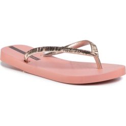 Japonki IPANEMA - Glam II Fem 82870 Pink/Metallic Gold 25089. Różowe klapki damskie Ipanema, bez wzorów, z tworzywa sztucznego, bez obcasa. W wyprzedaży za 89,00 zł.