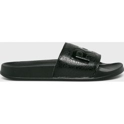 Reebok Classic - Klapki. Czarne kapcie męskie z materiału. W wyprzedaży za 89,90 zł.
