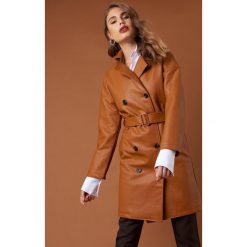 NA-KD Trend Dwurzędowy płaszcz PU - Brown. Brązowe płaszcze damskie pastelowe NA-KD Trend, w paski. Za 404,95 zł.