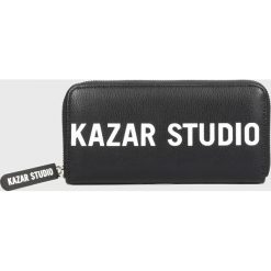Kazar Studio - Portfel. Czarne portfele damskie Kazar Studio, bez wzorów, ze skóry ekologicznej. Za 199,90 zł.