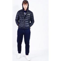Czarna puchowa kurtka z kapturem EA7 Emporio Armani. Czarne płaszcze męskie m, z puchu. Za 699,00 zł.