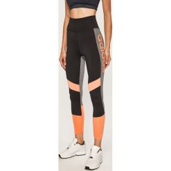 Adidas - Legginsy. Spodnie damskie Adidas, xs, z nadrukiem, z dzianiny. W wyprzedaży za 149,90 zł.