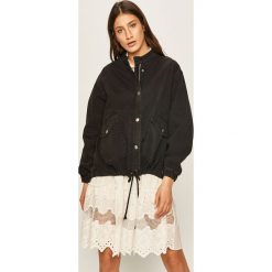 Answear - Kurtka jeansowa. Czarne kurtki damskie ANSWEAR, s, bez wzorów, z bawełny, krótkie. W wyprzedaży za 129,90 zł.
