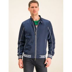 Kurtka przejściowa Guess M01L53 WCII0. Niebieskie kurtki męskie Guess, xxl, z aplikacjami, z poliesteru, bez kaptura. W wyprzedaży za 559,00 zł.