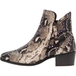 Botki damskie: HASSIA WIDE FIT TOLEDO Botki carrara