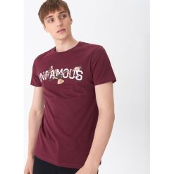 T-shirt z napisem - Bordowy. Czerwone t-shirty męskie House, s, z napisami, bez kołnierzyka. W wyprzedaży za 19,99 zł.