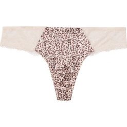 Stringi bonprix w cętki leoparda. Różowe stringi damskie bonprix, z nadrukiem, z satyny. Za 29,99 zł.