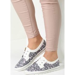 Szare Półbuty Do You Like It. Szare półbuty damskie vices, bez wzorów, ze skóry, bez obcasa, na płaskiej podeszwie, na sznurówki. Za 49,99 zł.