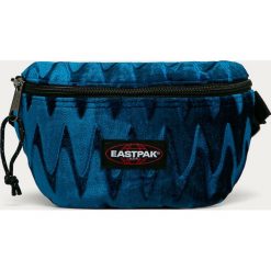 Eastpak - Nerka. Niebieskie nerki damskie Eastpak, w paski, z poliesteru, małe, z aplikacjami. Za 129,90 zł.
