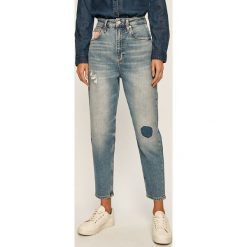 Tommy Jeans - Jeansy Mom. Niebieskie jeansy damskie Tommy Jeans, z podwyższonym stanem. Za 539,90 zł.