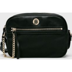 Tommy Hilfiger - Torebka. Czarne torebki klasyczne damskie TOMMY HILFIGER, w paski, z poliesteru, casualowe, na ramię, małe, bez dodatków. Za 339,90 zł.