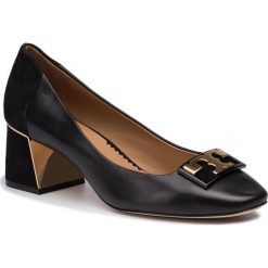 Półbuty TORY BURCH - Gigi 55Mm Round Toe Pump 58269 Black 004. Czarne półbuty damskie Tory Burch, bez wzorów, ze skóry, eleganckie, bez obcasa, na obcasie, bez zapięcia. W wyprzedaży za 759,00 zł.