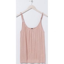 Lekki top na ramiączkach - Różowy. Różowe topy damskie Sinsay, s, bez wzorów, bez kołnierzyka. Za 24,99 zł.