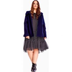 Krótki płaszcz z kapturem granatowy. Niebieskie płaszcze damskie Tagless, plus size, bez wzorów, plus size, krótkie. Za 175,07 zł.