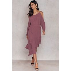 NA-KD Boho Spódnica midi z falbaną u dołu - Purple. Fioletowe spódniczki damskie marki NA-KD Boho, bez wzorów, z poliesteru, boho, midi. W wyprzedaży za 48,58 zł.