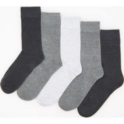 Skarpety 5 pack - Szary. Szare skarpetki męskie marki Reserved, bez wzorów. Za 29,99 zł.