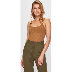 Tally Weijl - Top. Pomarańczowe bluzki damskie TALLY WEIJL, s, bez wzorów, z elastanu, z okrągłym kołnierzem, bez rękawów. W wyprzedaży za 49,90 zł.