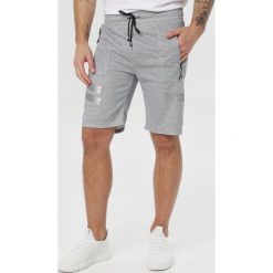 Szare Szorty Neridoe. Szare spodenki i szorty męskie Born2be, xl, bez wzorów. W wyprzedaży za 34,99 zł.