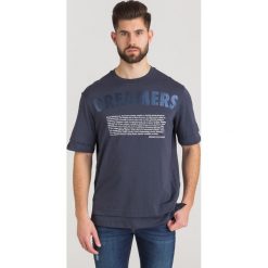 T-SHIRT Armani Exchange. Niebieskie t-shirty męskie xs, z nadrukiem, z bawełny, z okrągłym kołnierzem. Za 130,00 zł.
