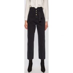 Pinko - Jeansy Carol Carrot. Czarne jeansy damskie Pinko, z podwyższonym stanem. W wyprzedaży za 699,90 zł.