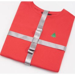 T-shirt ze świątecznym motywem - Czerwony. Czerwone t-shirty damskie Reserved, xl, bez wzorów, wizytowe, bez kołnierzyka. Za 39,99 zł.