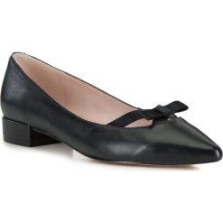 Buty damskie. Czarne baleriny damskie Wittchen, z aplikacjami, ze skóry, eleganckie, bez obcasa, na obcasie. W wyprzedaży za 231,92 zł.