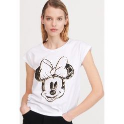 T-shirt Mickey Mouse - Biały. Białe t-shirty damskie Reserved, xl, z motywem z bajki, bez kołnierzyka. W wyprzedaży za 39,99 zł.