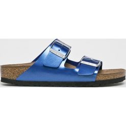 Birkenstock - Klapki Arizona BS. Niebieskie klapki damskie Birkenstock, bez wzorów, ze skóry, bez obcasa, na obcasie. W wyprzedaży za 259,90 zł.