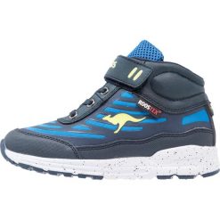 KangaROOS MOBA Tenisówki i Trampki wysokie navy/lime. Niebieskie trampki dziewczęce marki KangaROOS, z tworzywa sztucznego. W wyprzedaży za 125,40 zł.