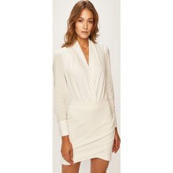 Marciano Guess - Bluzka. Białe bluzki damskie MARCIANO GUESS, z aplikacjami, z elastanu, bez kołnierzyka, z długim rękawem. W wyprzedaży za 279,90 zł.