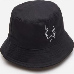 Kapelusz typu bucket z haftem - Czarny. Czarne kapelusze damskie House, z haftami. Za 39,99 zł.
