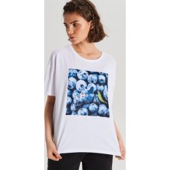 Koszulka z kotem - Biały. Białe koszulki damskie Cropp, xl. W wyprzedaży za 29,99 zł.