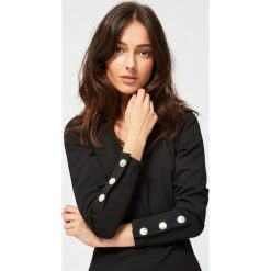 Sukienka z zatrzaskami. Sukienki damskie Moodo, xs, bez wzorów, bez kołnierzyka, bez rękawów. Za 59,99 zł.